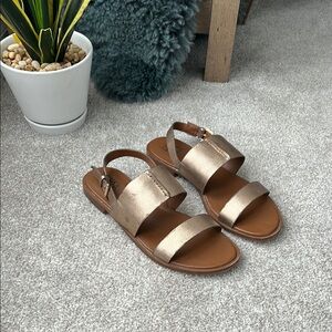 Naturalizer Gold Leather Sandals Size 10 Flat Open-Toe Design Fairfax